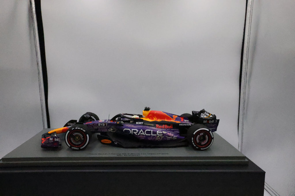 1:18 Red Bull RB19 Max Verstappen Las Vegas GP Winner 2023 - #1 Resin Model Limited Edition