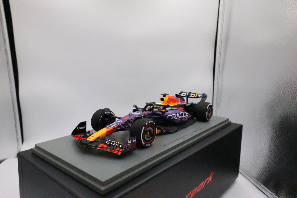 1:18 Red Bull RB19 Max Verstappen Las Vegas GP Winner 2023 - #1 Resin Model Limited Edition