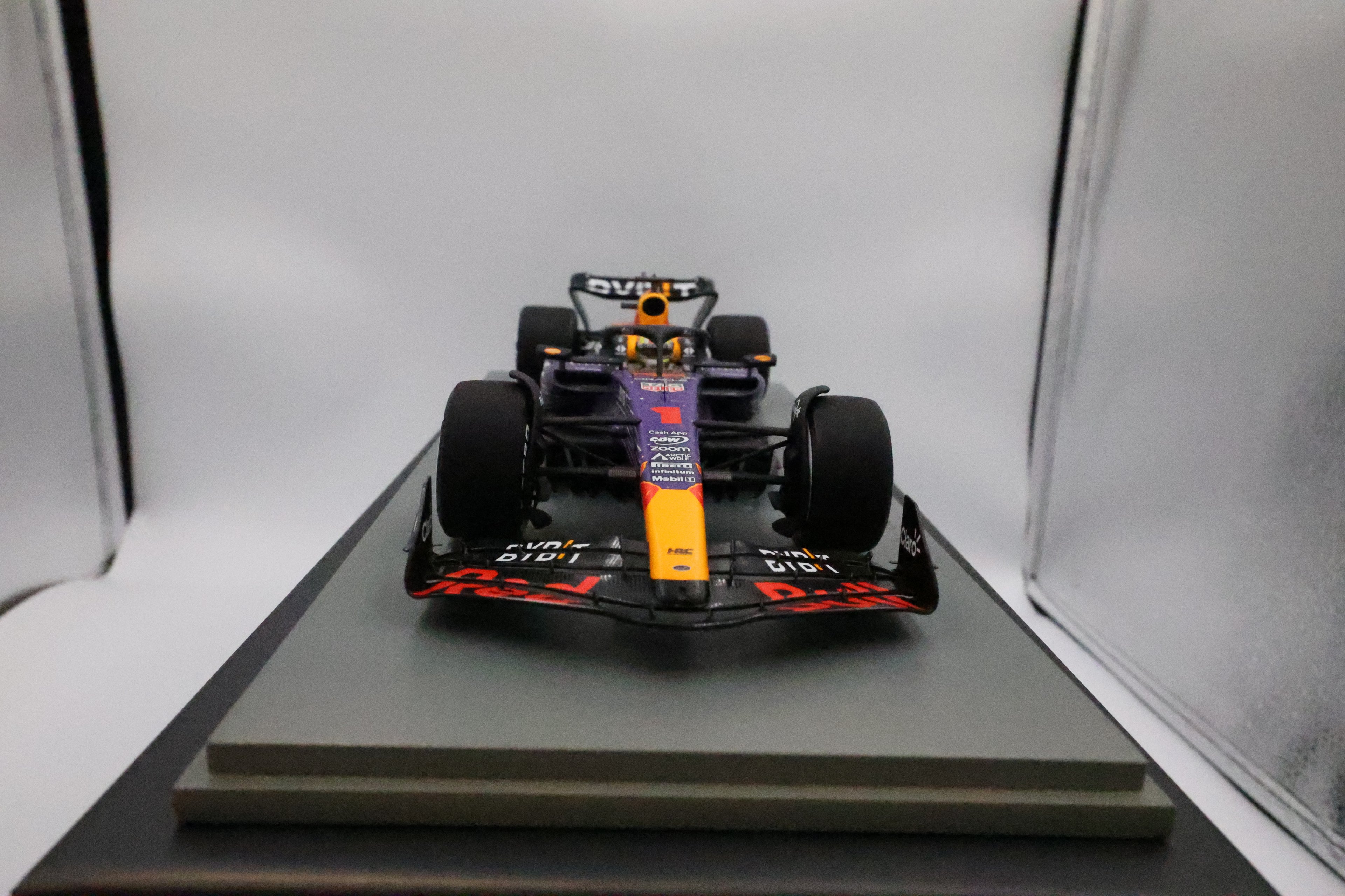 1:18 Red Bull RB19 Max Verstappen Las Vegas GP Winner 2023 - #1 Resin Model Limited Edition