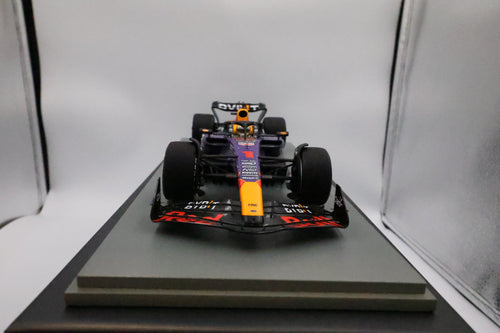 1:18 Red Bull RB19 Max Verstappen Las Vegas GP Winner 2023 - #1 Resin Model Limited Edition
