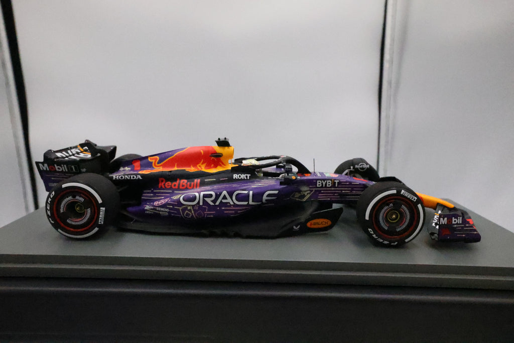 1:18 Red Bull RB19 Max Verstappen Las Vegas GP Winner 2023 - #1 Resin Model Limited Edition