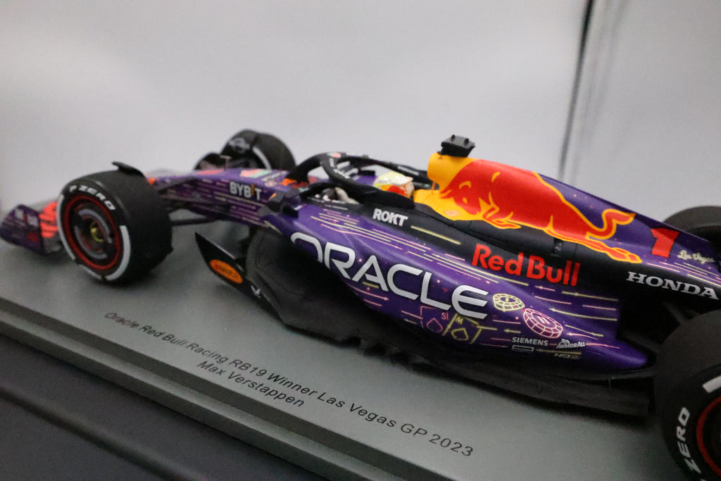 1:18 Red Bull RB19 Max Verstappen Las Vegas GP Winner 2023 - #1 Resin Model Limited Edition