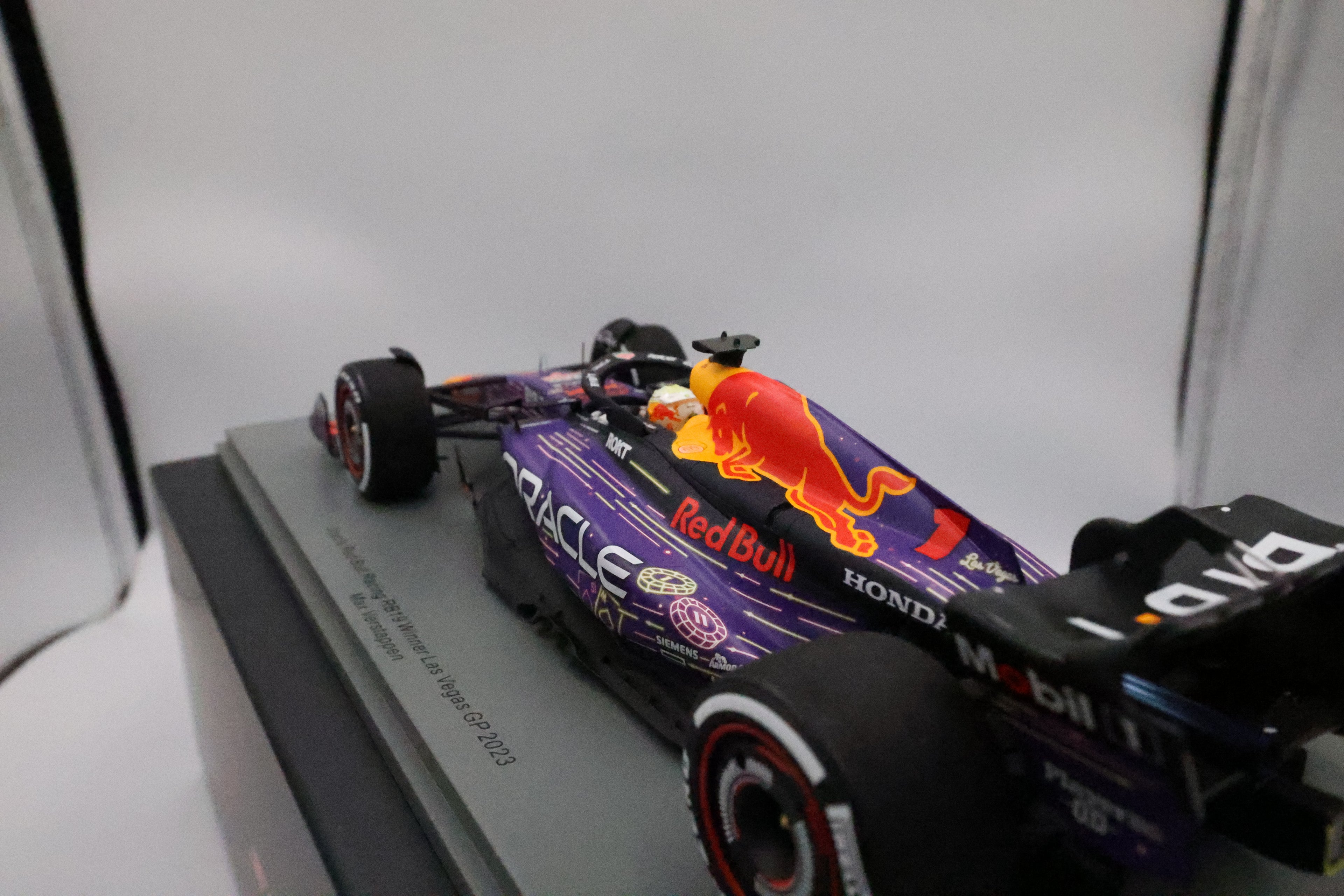 1:18 Red Bull RB19 Max Verstappen Las Vegas GP Winner 2023 - #1 Resin Model Limited Edition