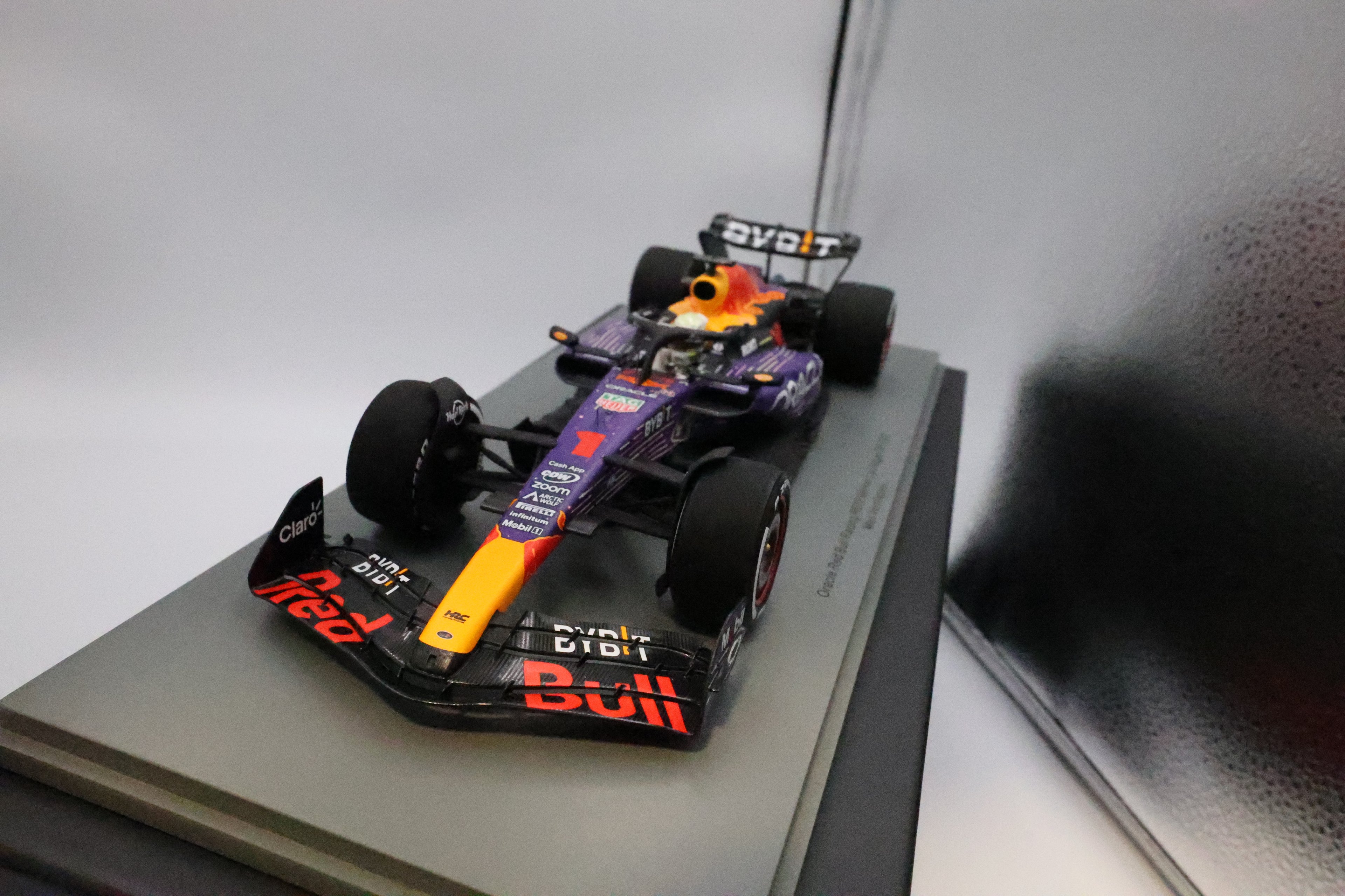 1:18 Red Bull RB19 Max Verstappen Las Vegas GP Winner 2023 - #1 Resin Model Limited Edition